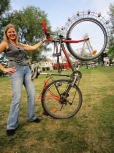 Wiens coolstes Fahrrad-Foto: Susanne Zrnka und ihr Riesen-Rad 