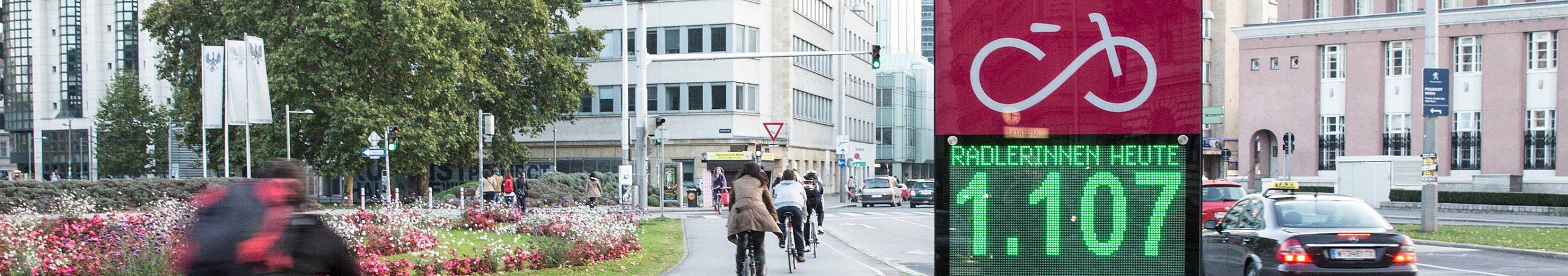 Die Zählstelle am Opernring zeigt schon vormittags mehr als 1000 RadfahrerInnen an.