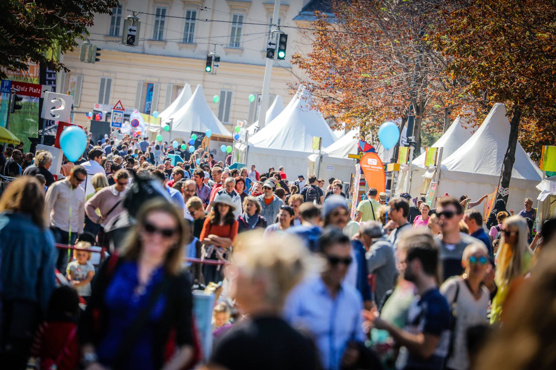 Menschen beim Streetlife Festival.