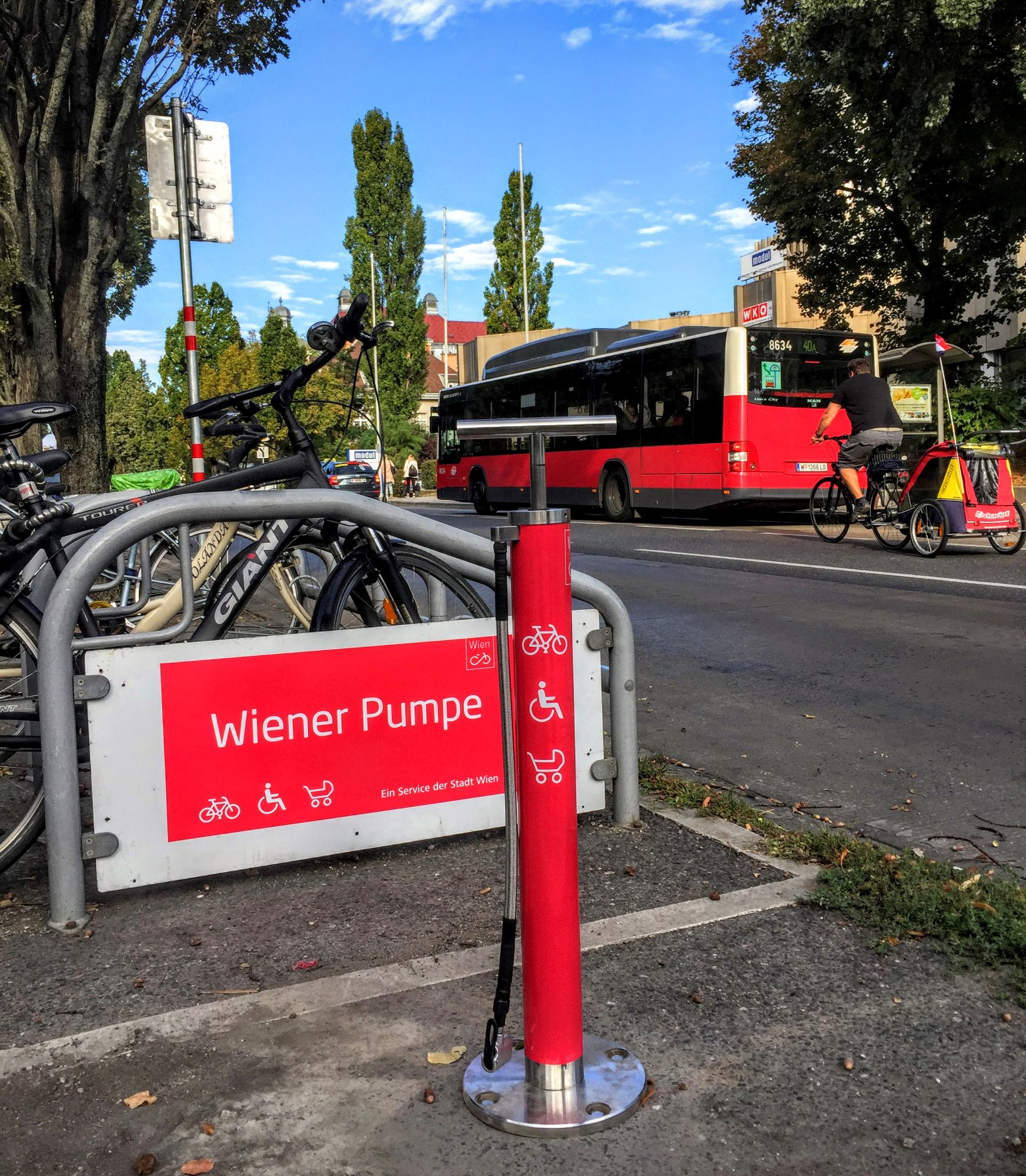 Neue Wiener Pumpe in der PeterJordanStraße beim