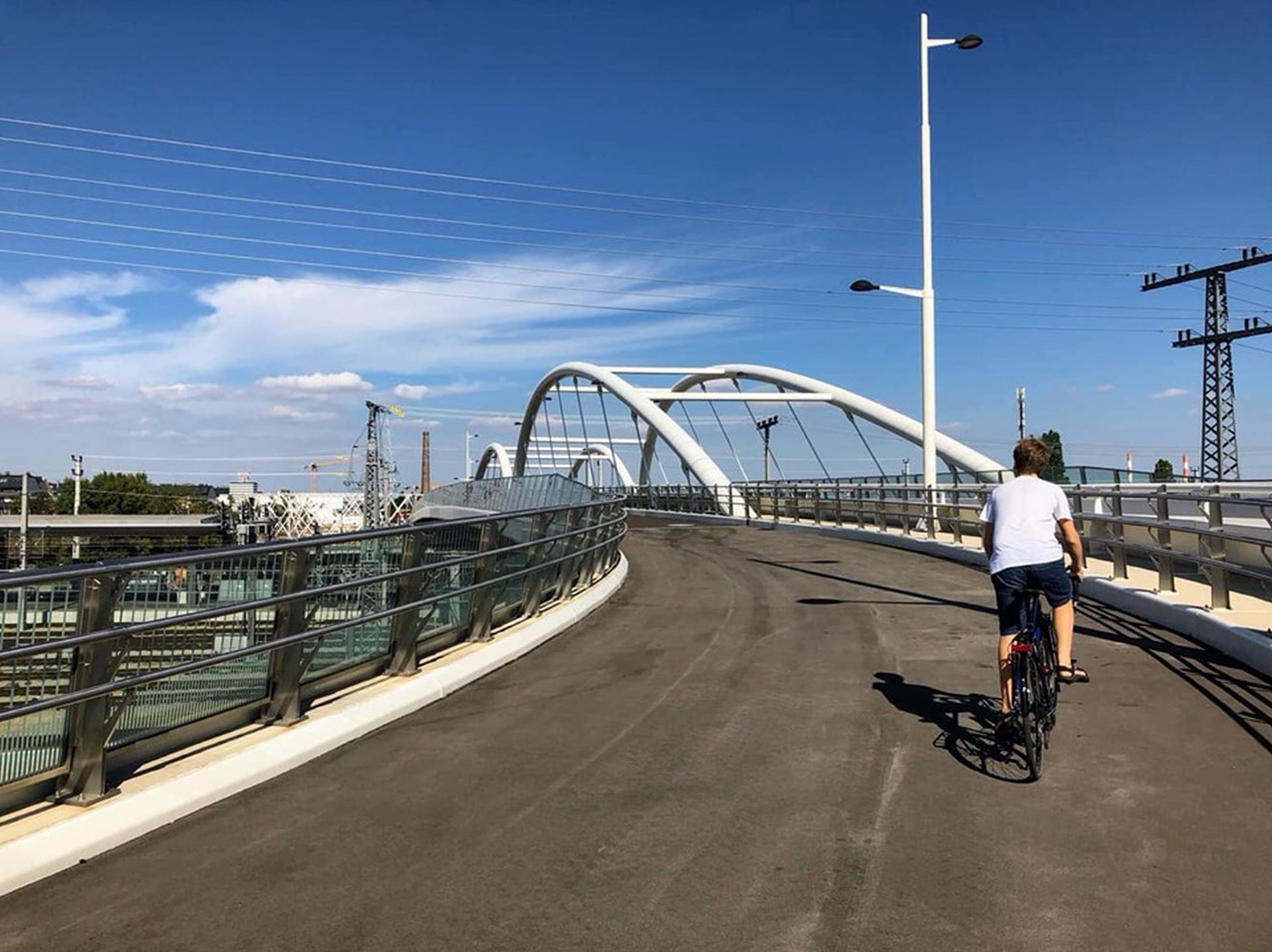 Dioe Südbahnhofbrücke verbindet den 3. mit dem 10. Bezirk.