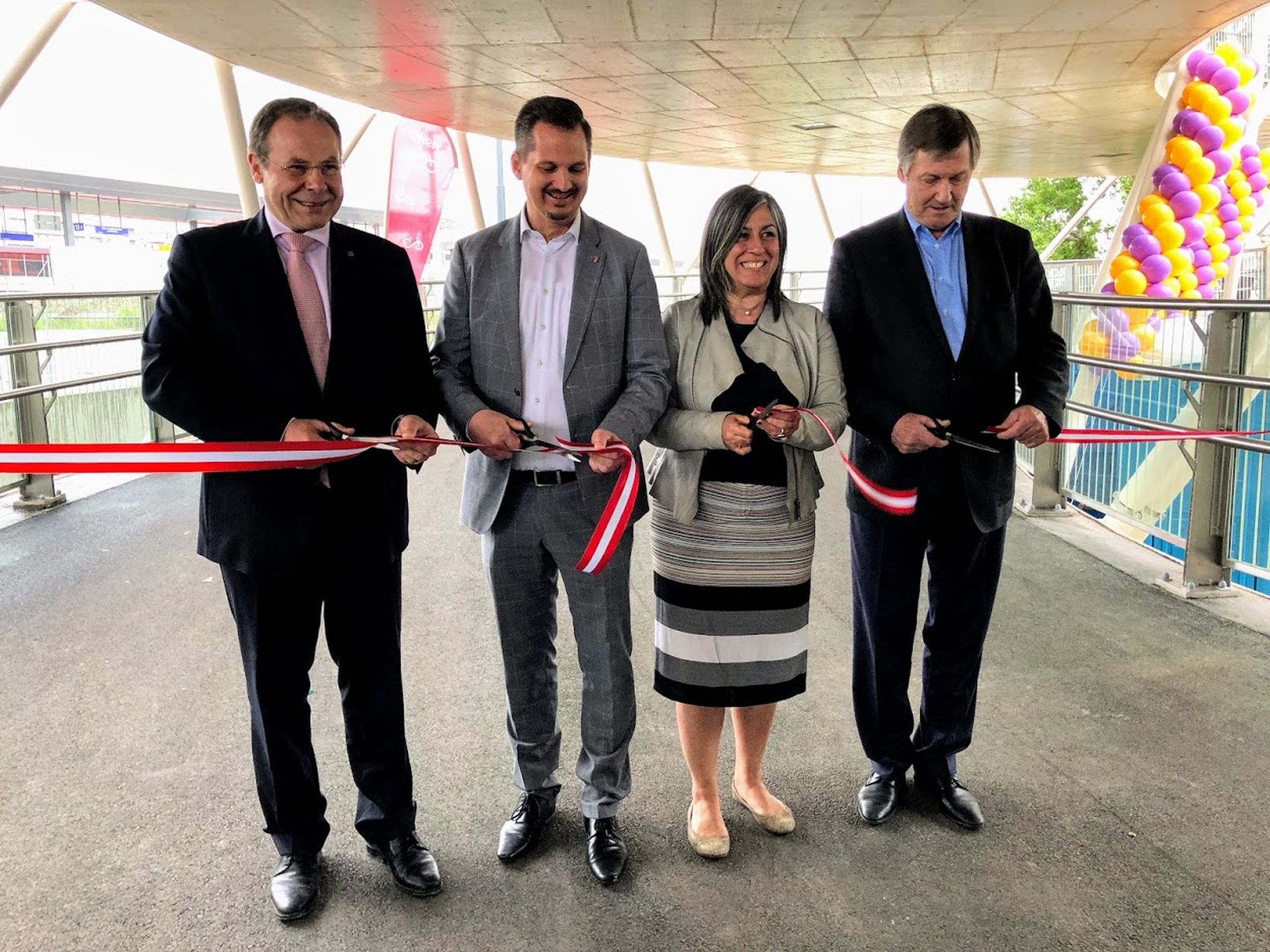 Eröffnung der Südbahnhofbrücke durch Vizebürgermeisterin Maria Vassilakou und die Bezirksvorsteher von Favoriten und Landstraße.