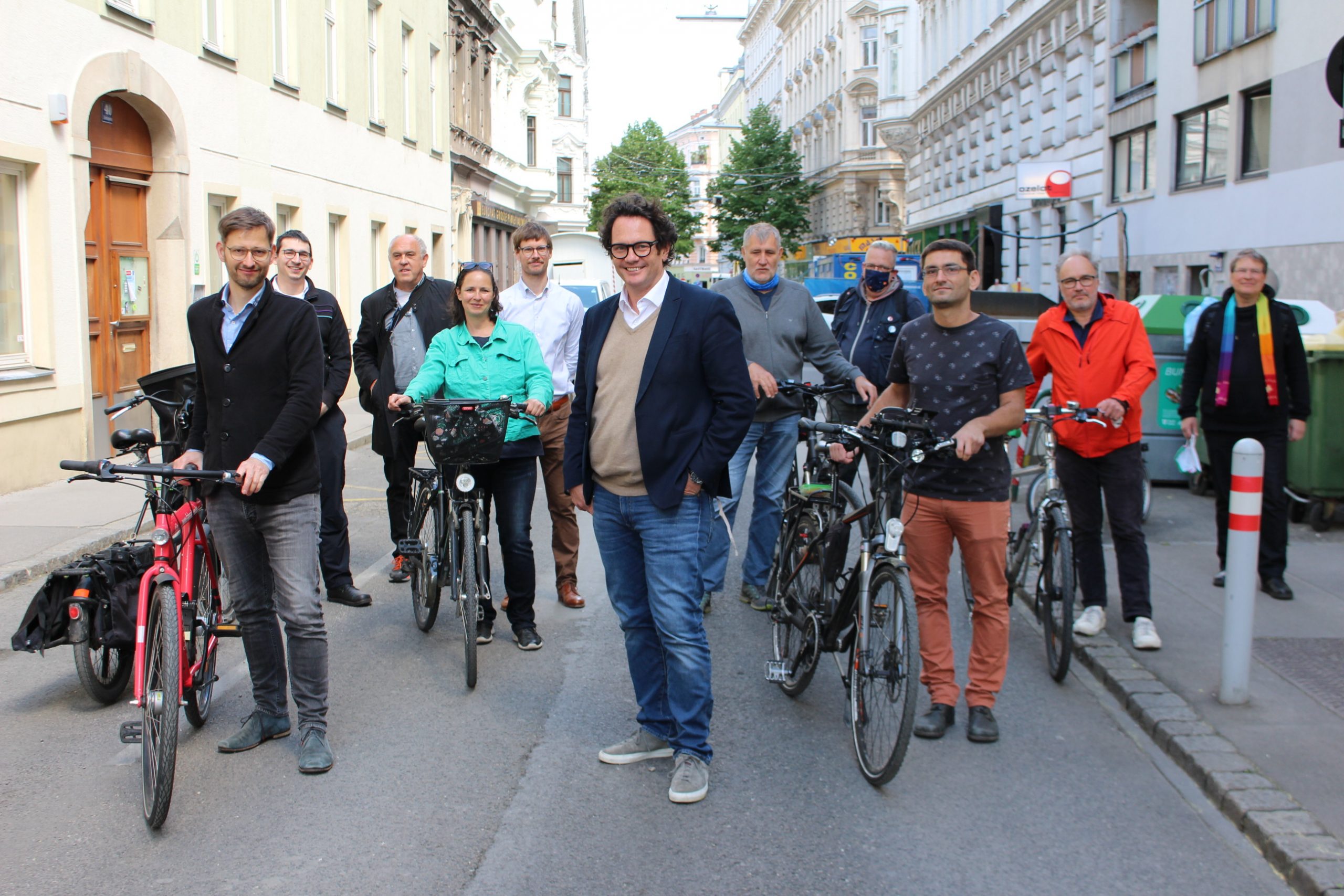 eelche leistung tritt ein nensch auf dem fahrrad