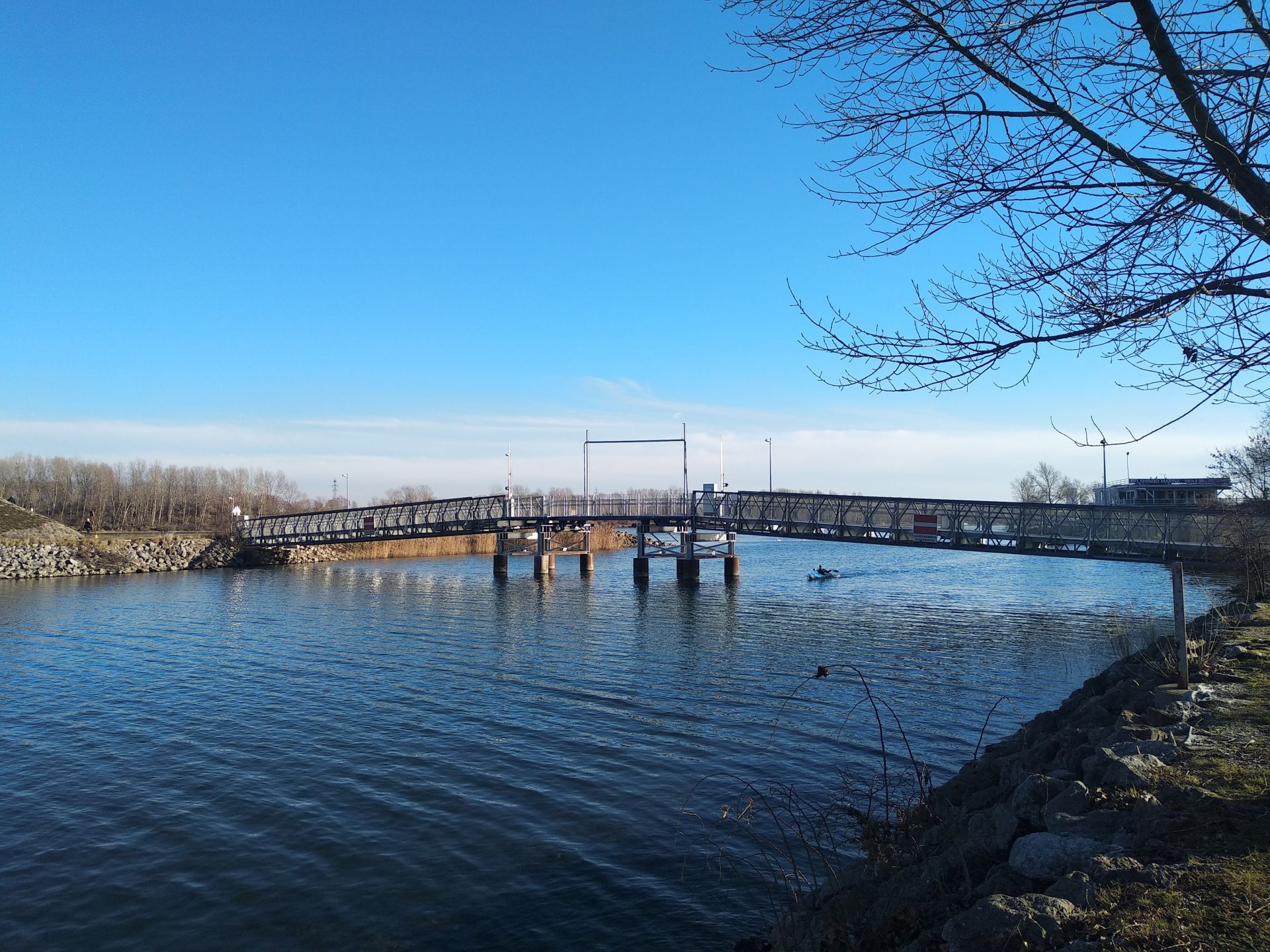 Brücke beim Kuchelauer Hafen