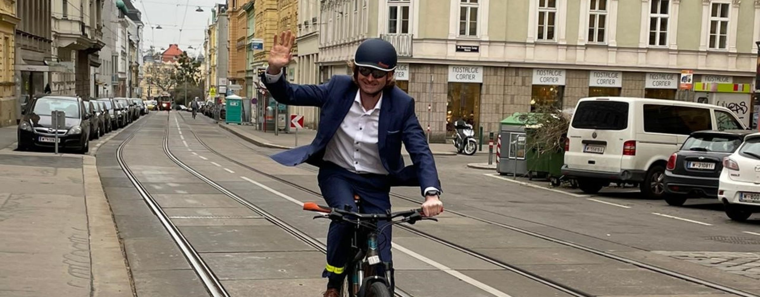 David wirkt am Fahrrad