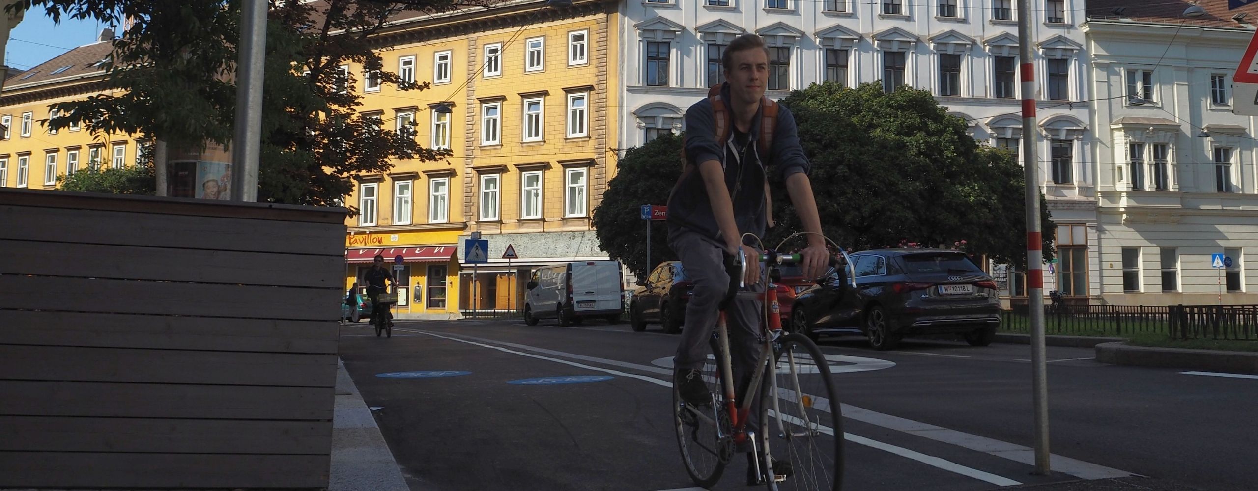 Radfahrer am neuen Radweg in der Favoritenstraße