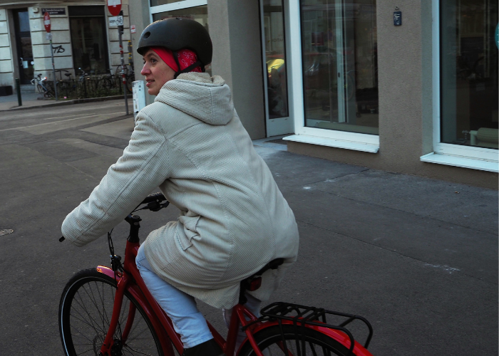 Radfahrerin in der Kleinen Sperlgasse