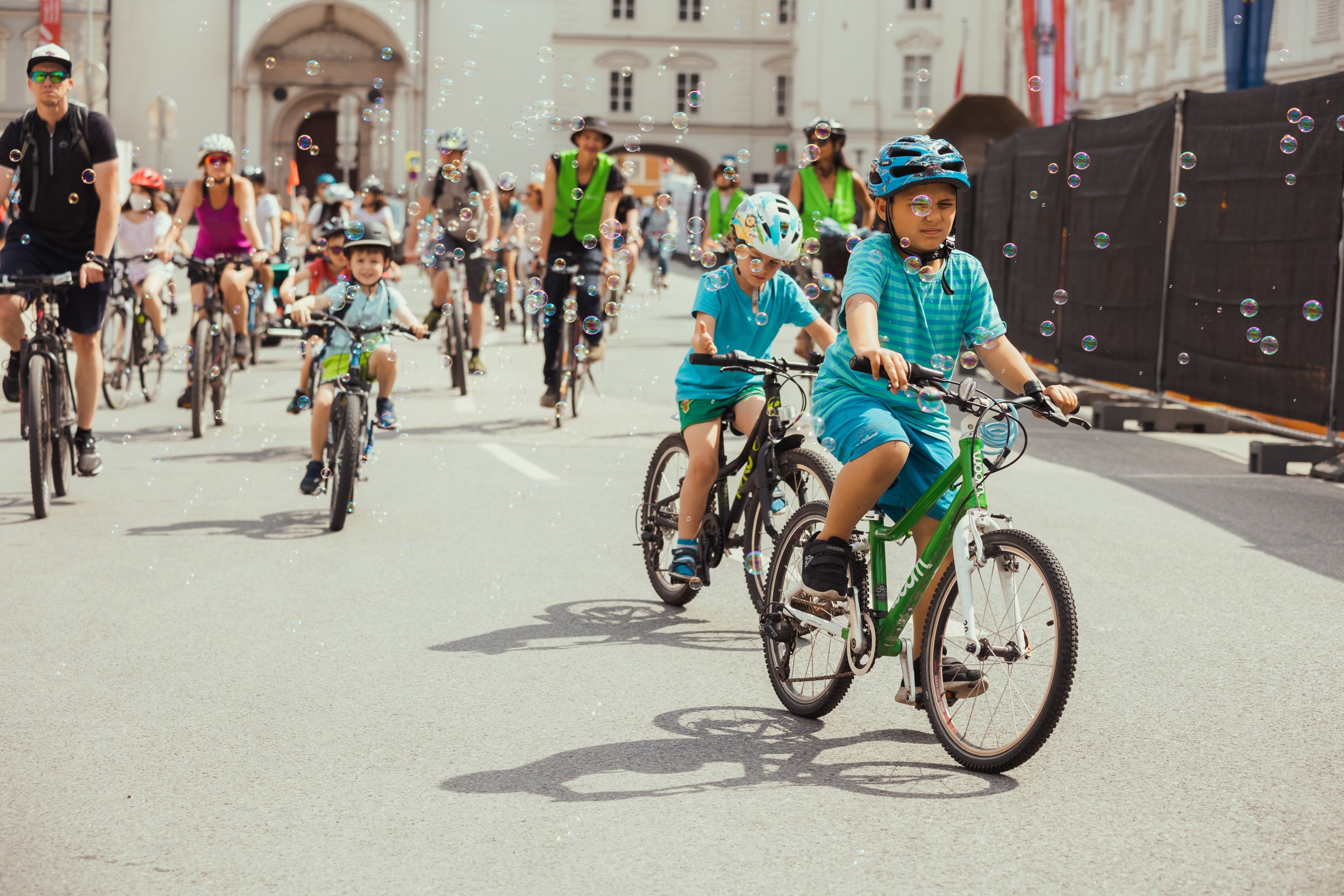 Teilnehmende bei der Kidical Mass