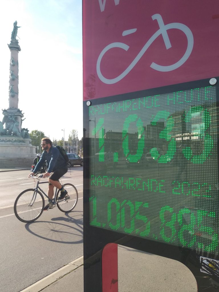 Radfahrer Zählen - Radfahrer ein Radfahren Zähler im Zentrum von