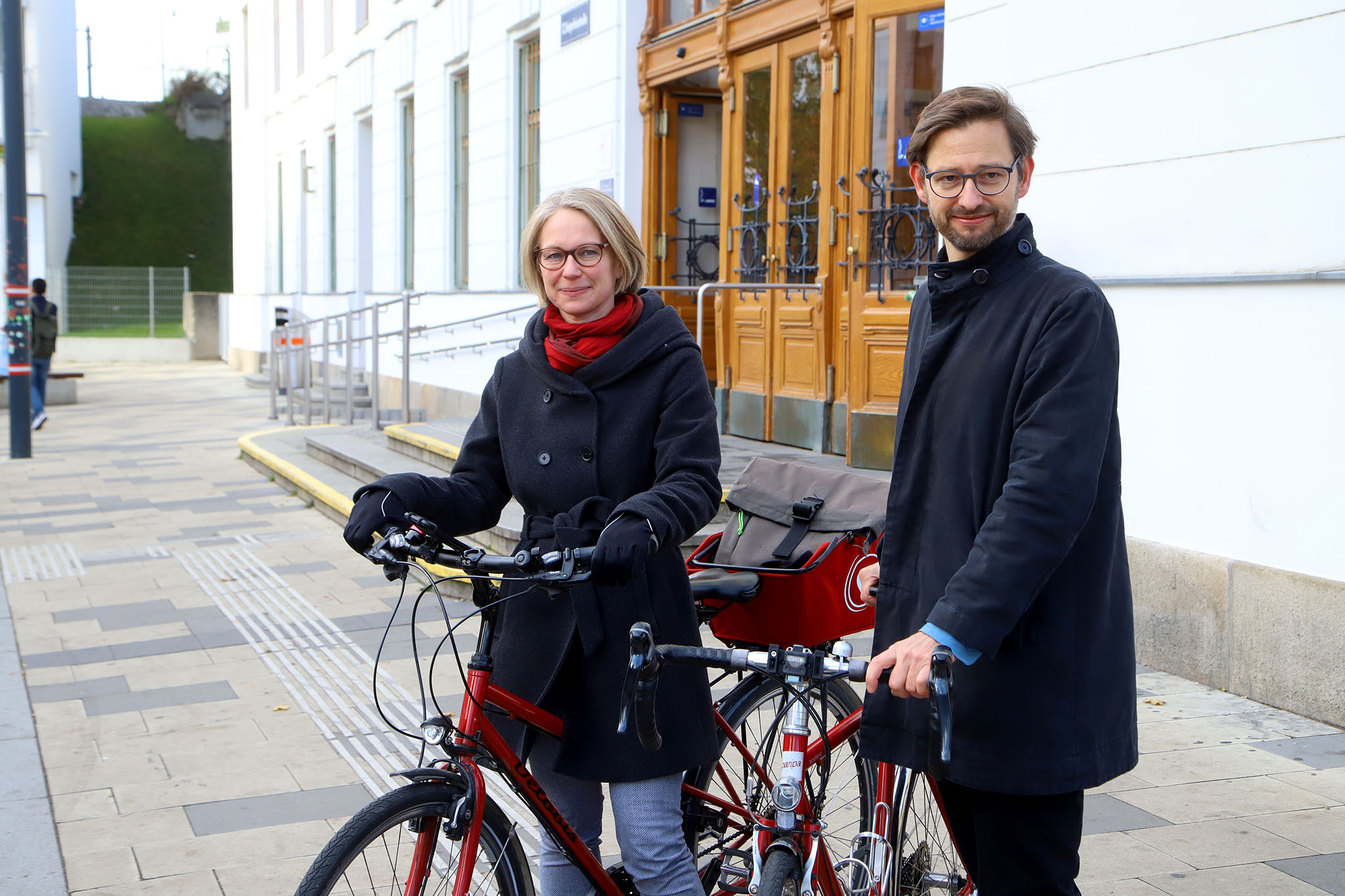 Michaela Schüchner und Martin Blum mit Fahrrad