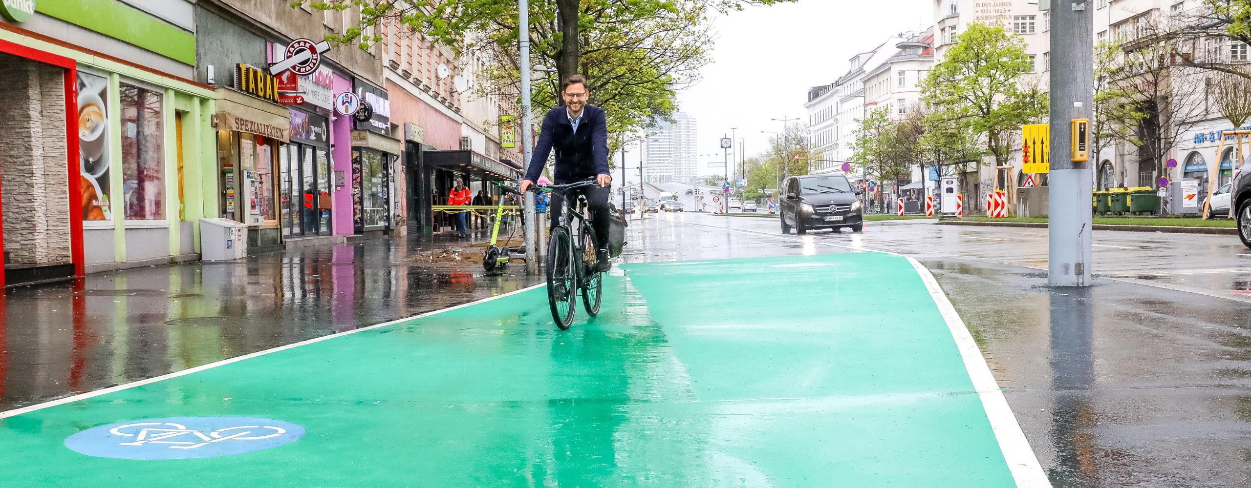 Martin Blum am neuen Radweg in der Lassallestraße