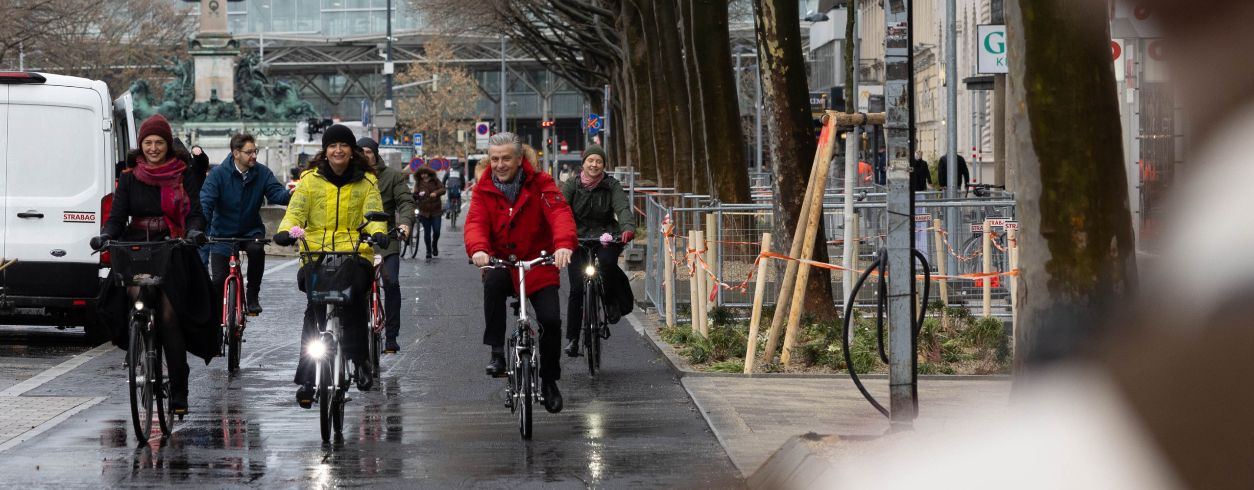 Menschen fahren mit dem Rad auf der neuen Praterstraße